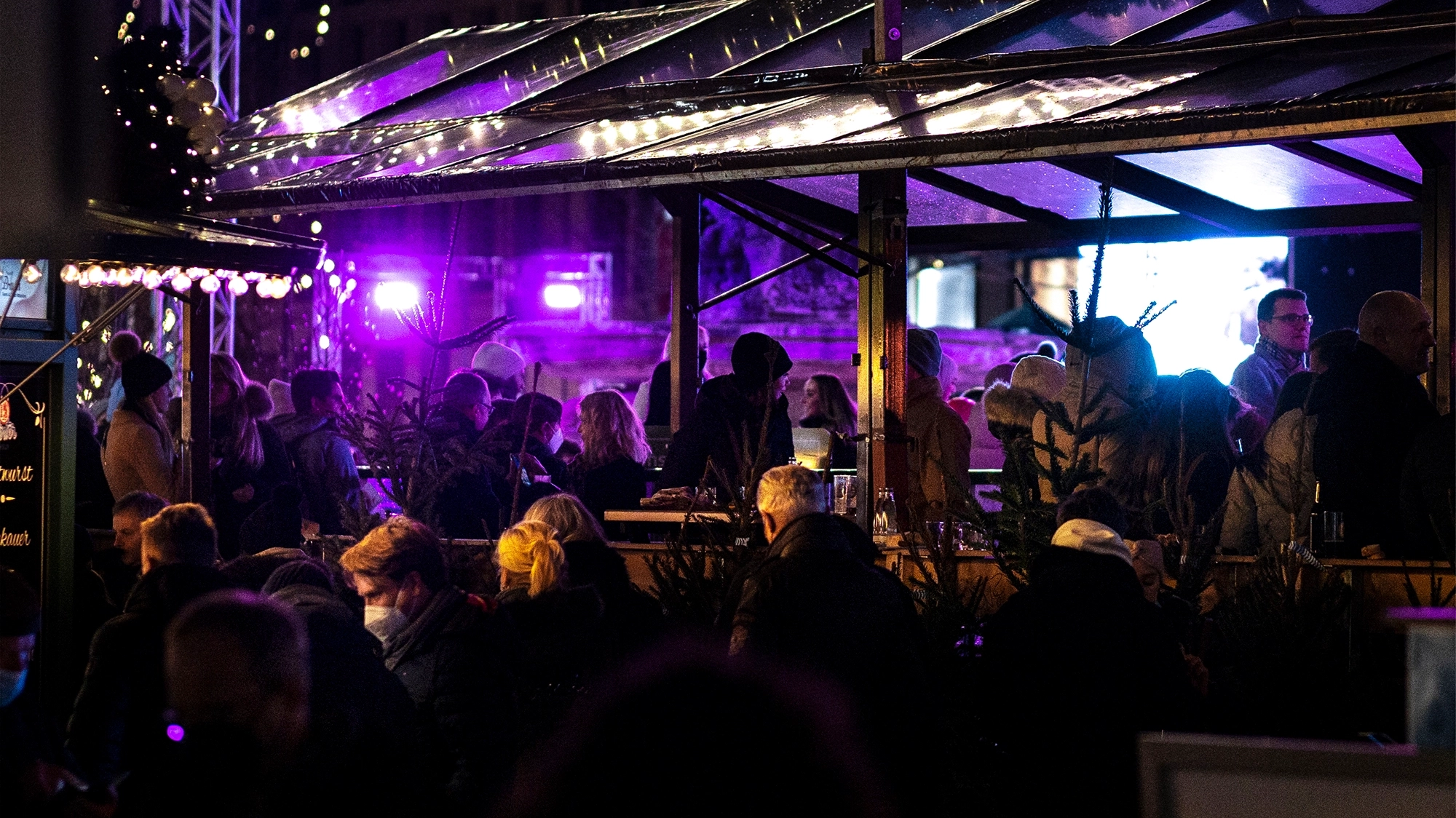 Koe-On-Ice-Lichterzauber-am-Weihnachtsmarkt